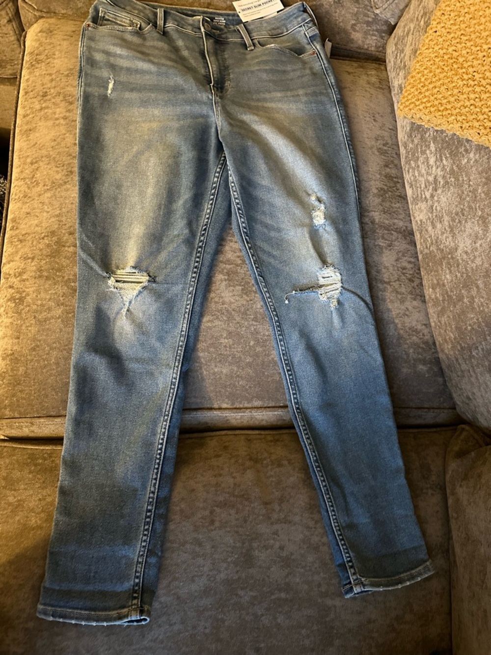 Old Navy Rockstar Super Skinny 360 Stretch Blue Ripped Jeans